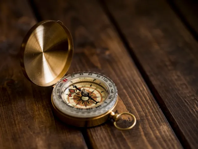 Tips Merawat dan Menyimpan Kompas Kiblat (c) unsplash.com