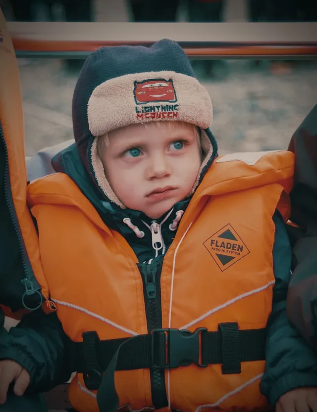 Cara Menggunakan Life Jacket Tipe Foam (Busa) dengan Benar (c) unsplash.com
