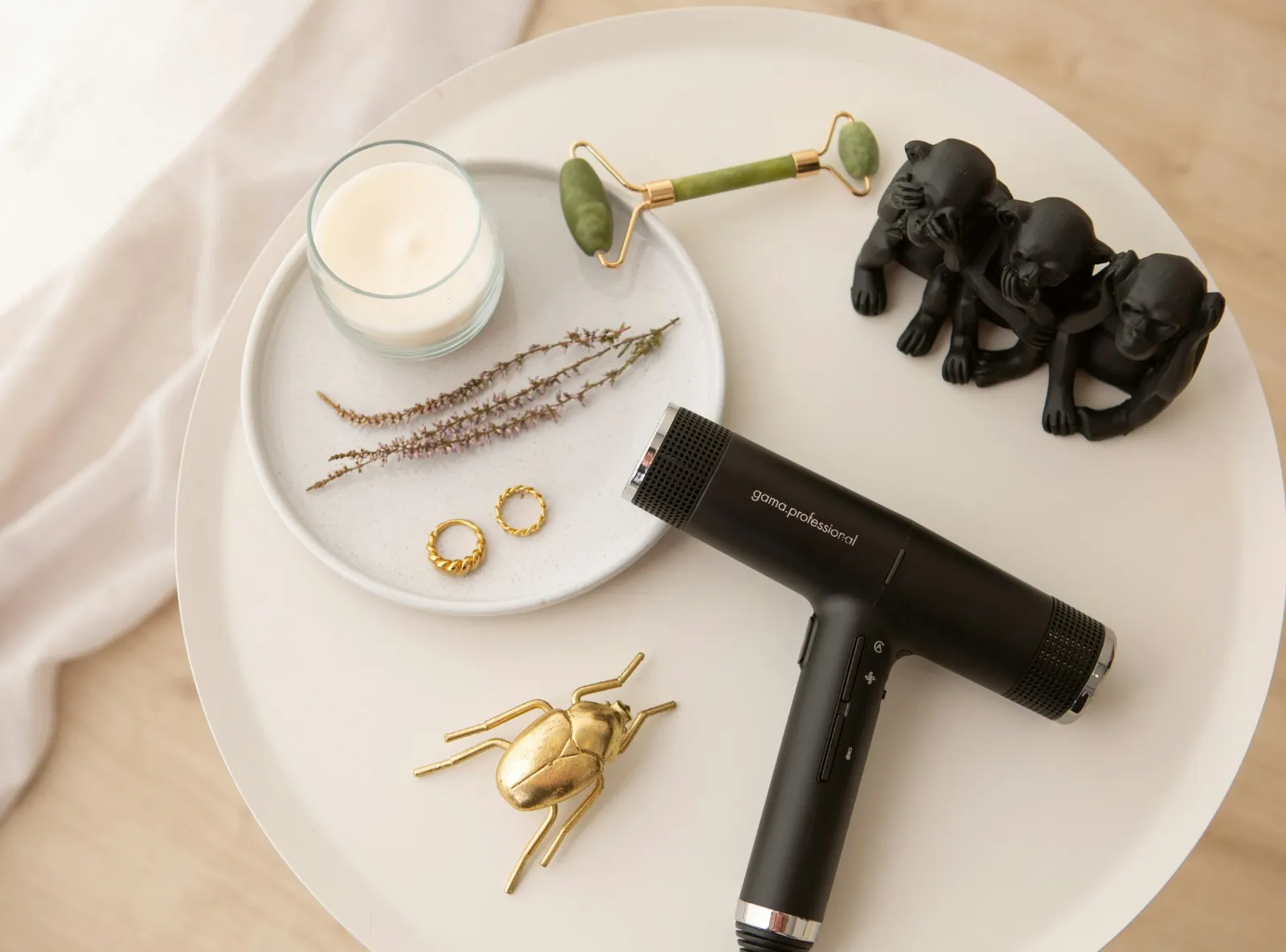 Menggunakan Massage Gun (credit:unsplash.com/@andreadonato)