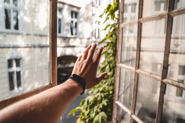 Cara Menghidupkan dan Mengisi Daya Mi Band 3 Pertama Kali (c) unsplash.com
