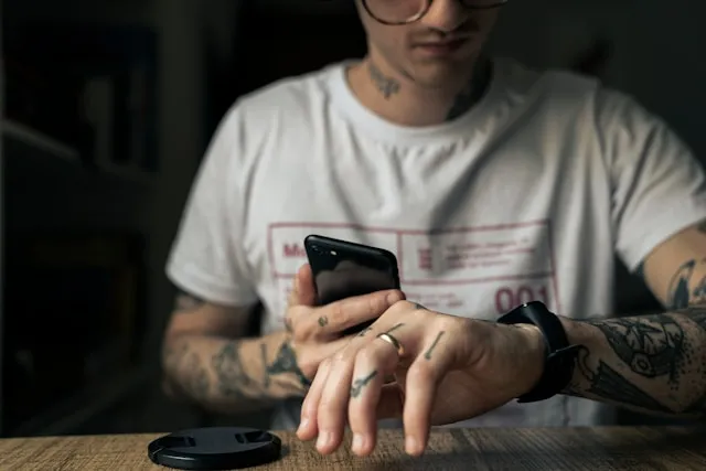 Cara Mengatur Notifikasi Aplikasi di Mi Band 3 (c) unsplash.com