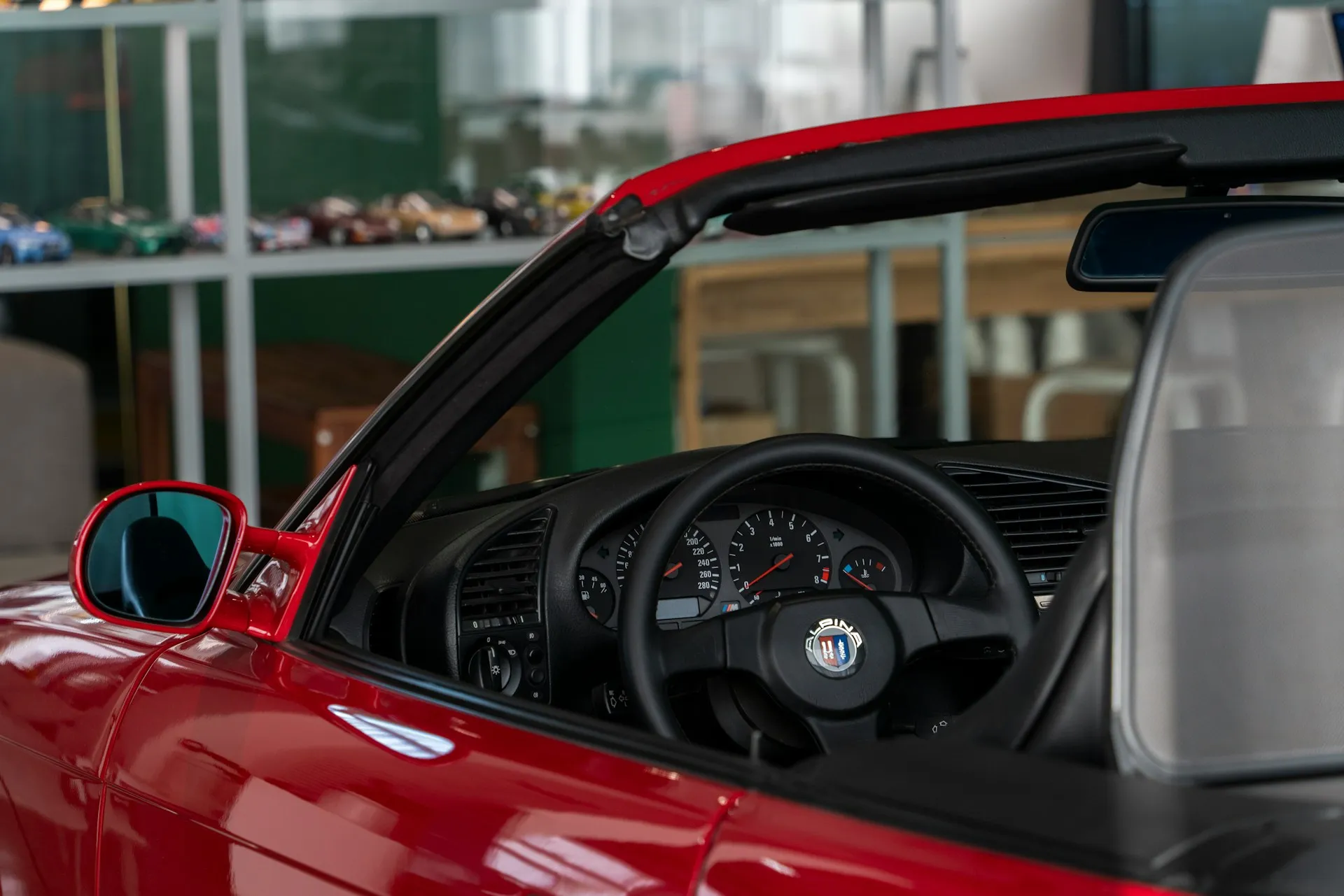 Cara Mengemudi Mobil Manual di Tanjakan dan Turunan (credit: unsplash)