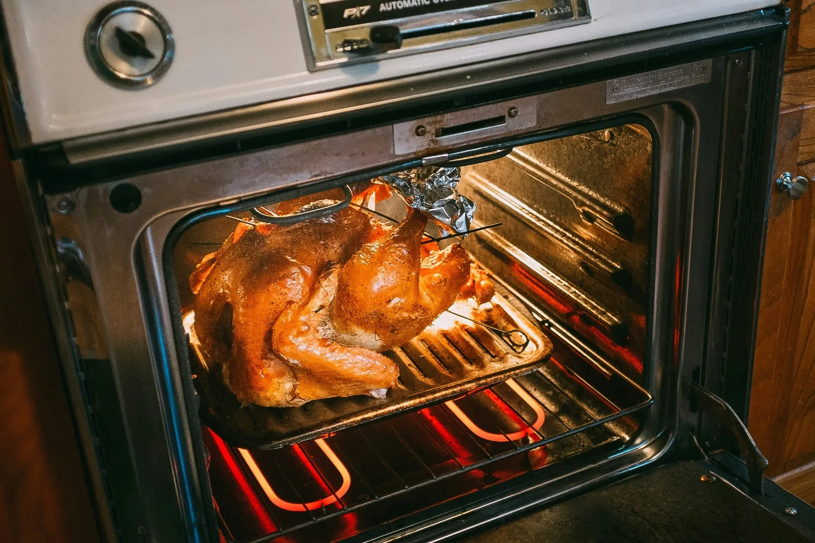 Oven Kirin untuk Memanggang Ayam (credit:unsplash.com/id/@randomlies)