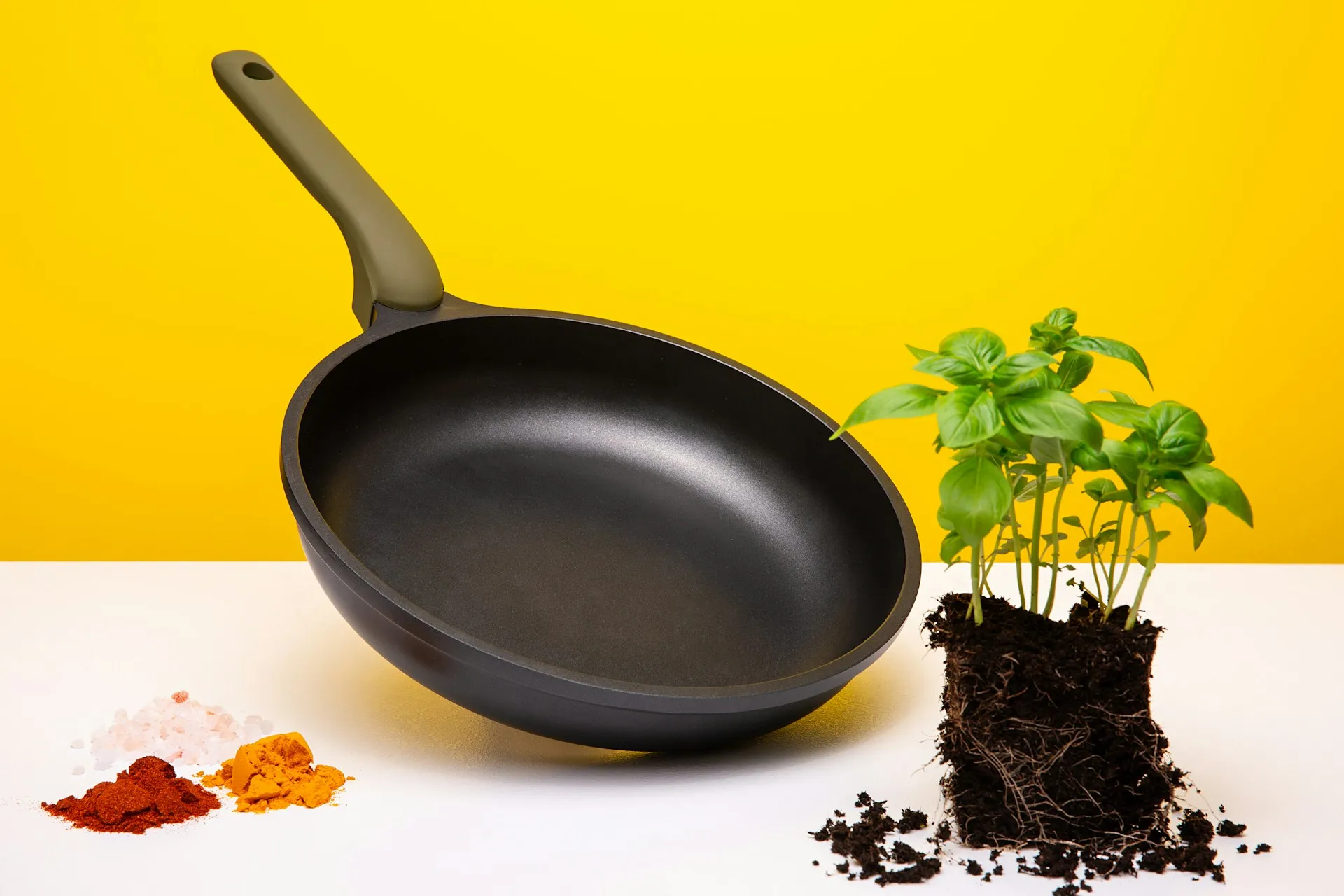 Wajan hitam (credit: Unsplash)