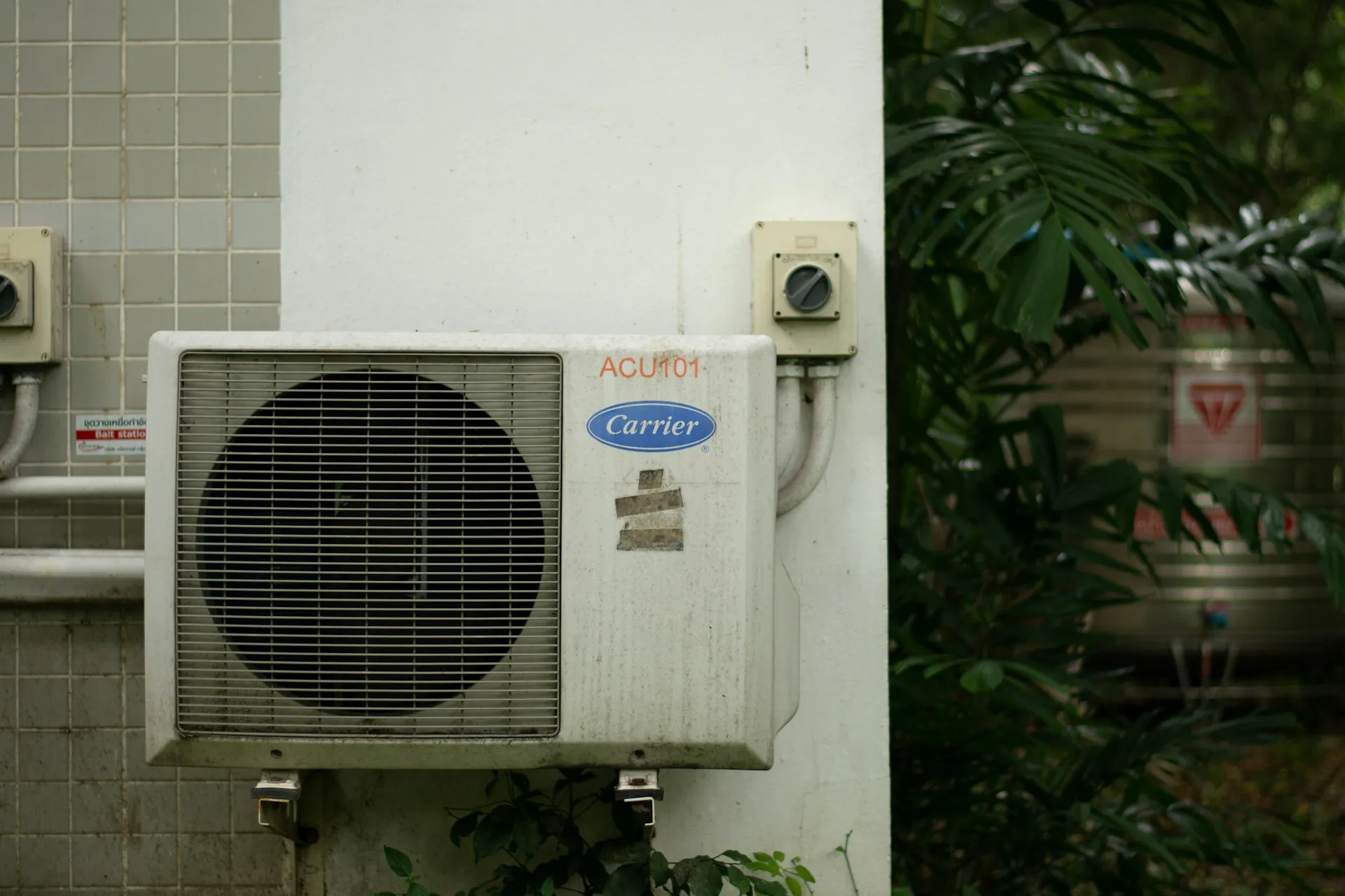 AC berada di luar ruangan (credit: Unsplash)