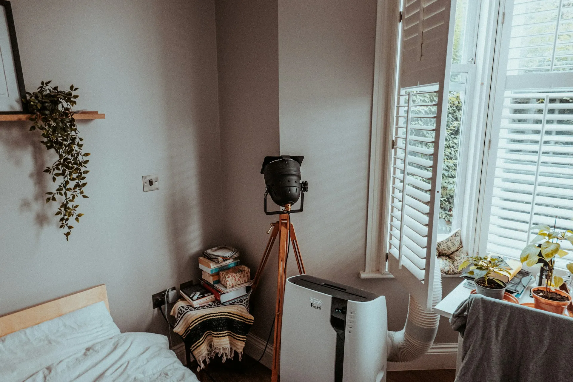 Ruangan dengan AC (credit: Unsplash)