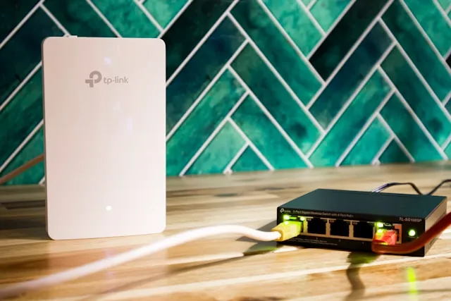 Cara Menyiapkan Peralatan Sebelum Menggunakan Router WiFi (credit: unsplash.com)