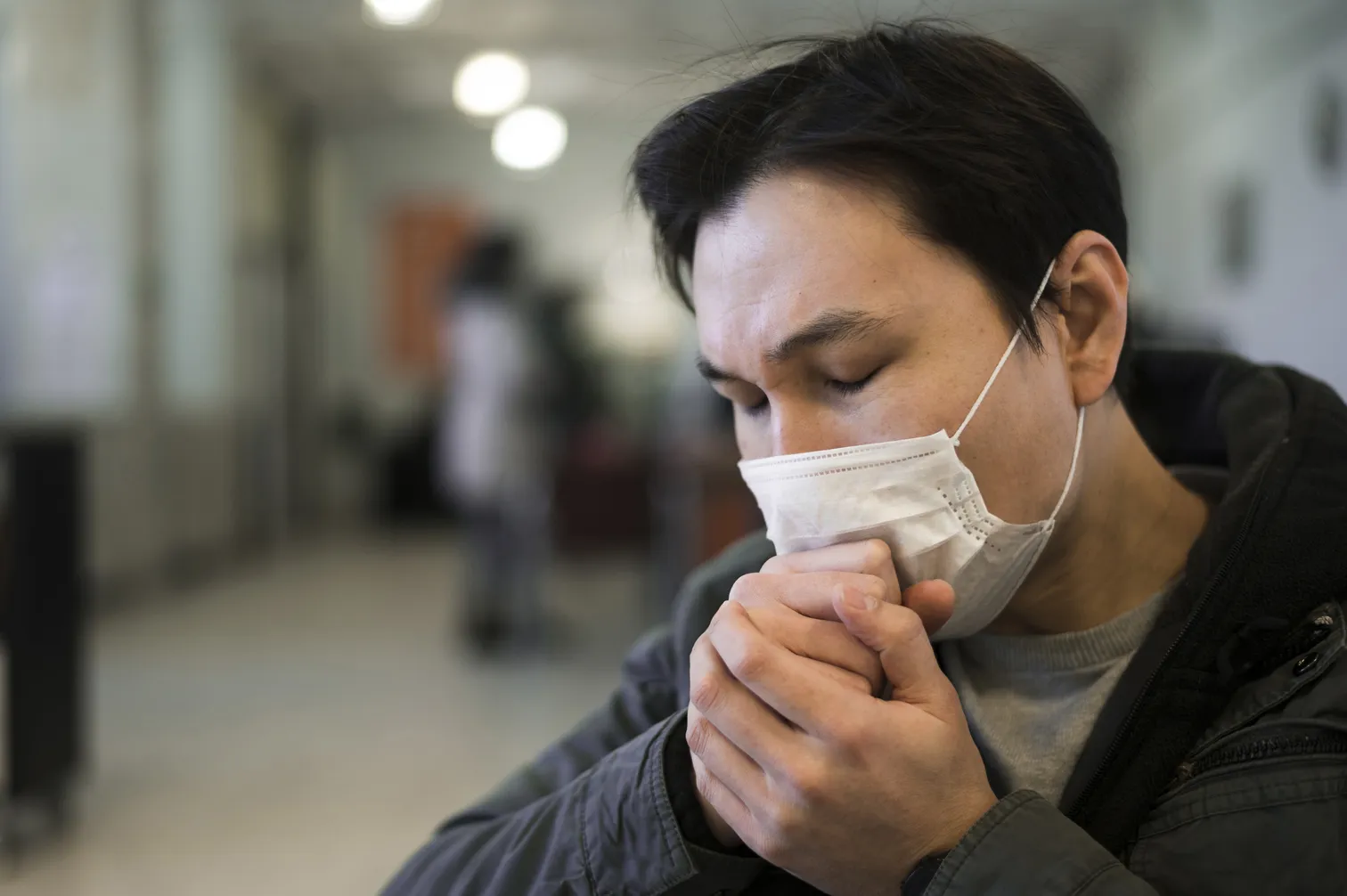 pakai masker/image by freepik