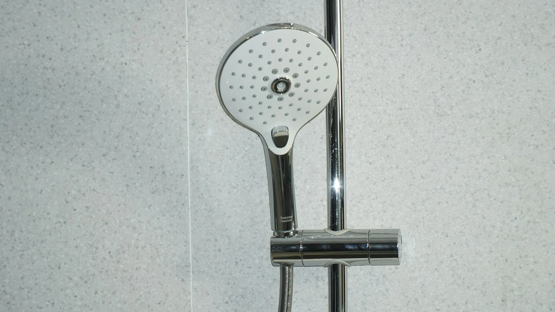 Potret shower silver (credit: Unsplash)