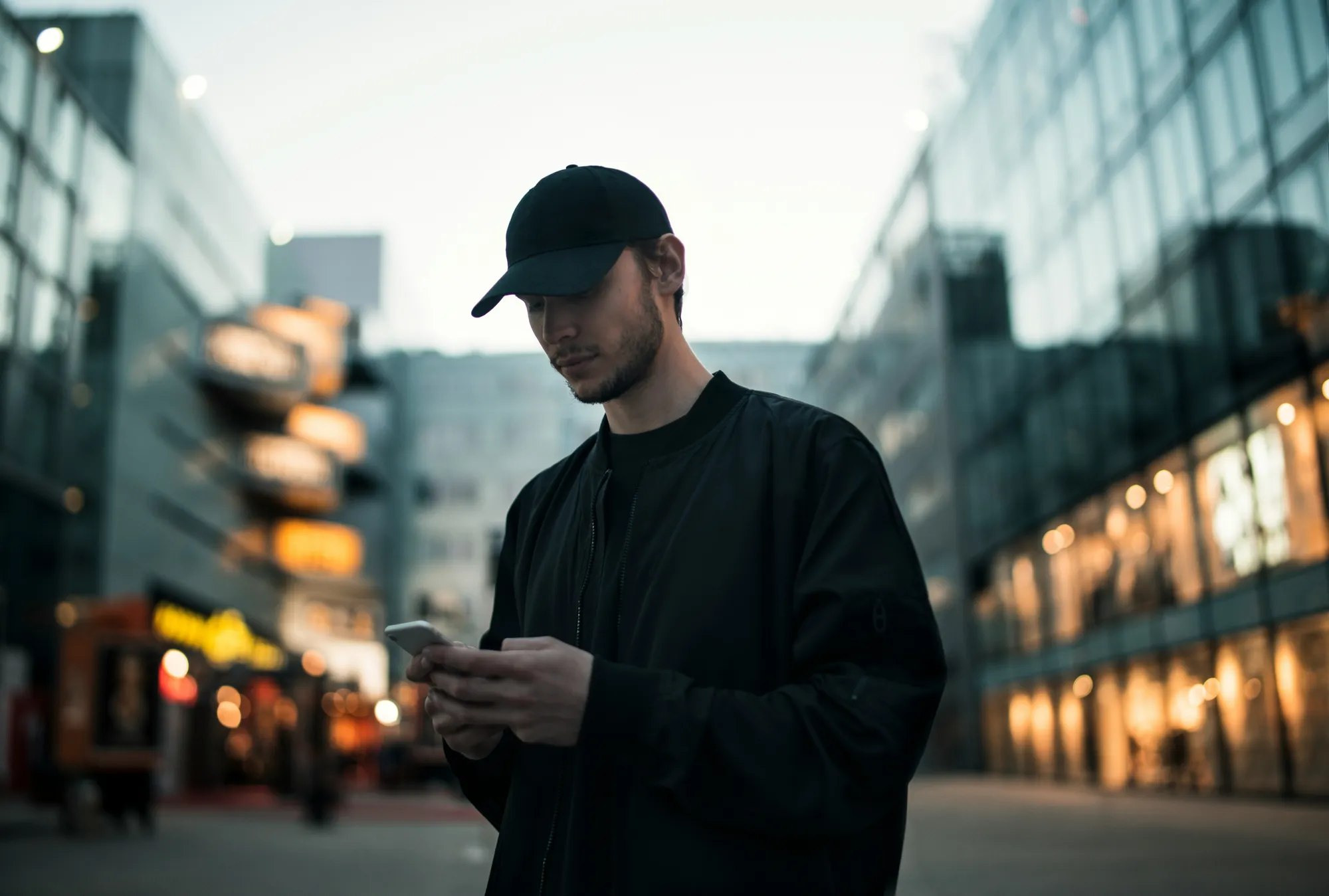 baju hitam/image by unsplash