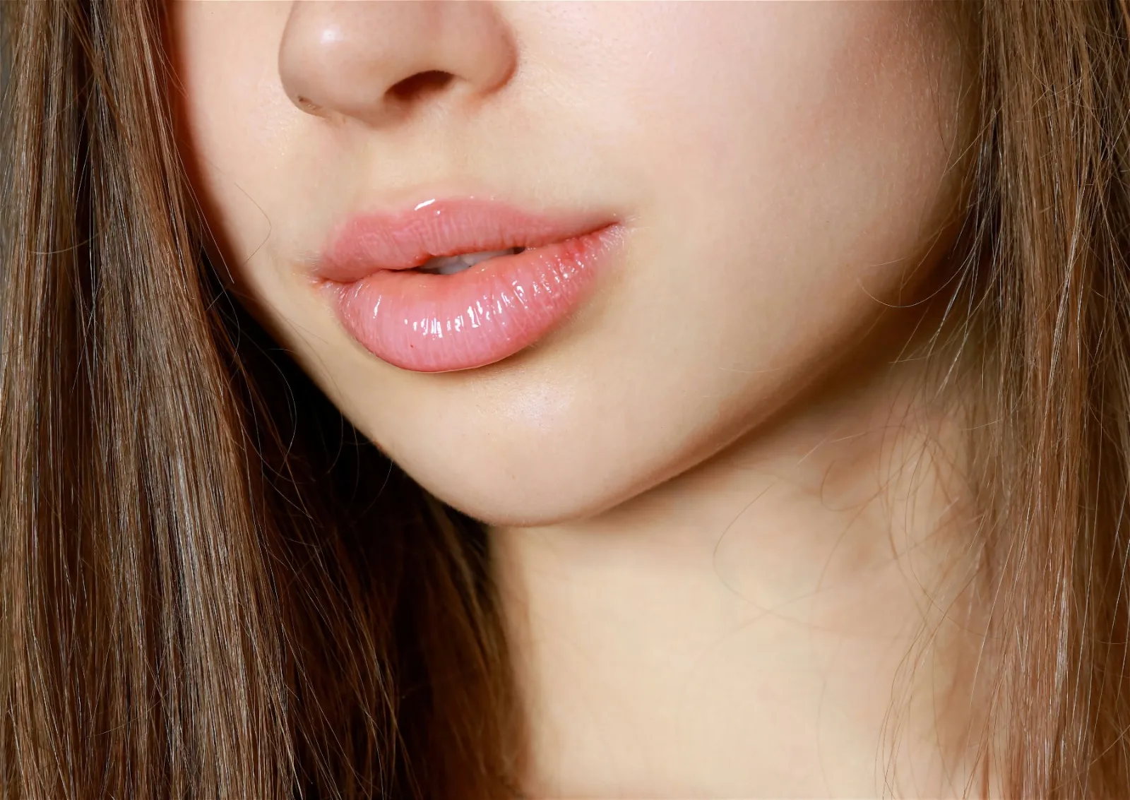 Cara Menggunakan Vaseline Lip Therapy (credit:unsplash.com/id/@renji_d)