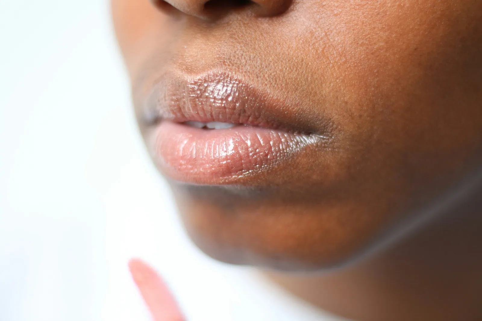 Tips Gaya Hidup Pendukung Perawatan Bibir Hitam (credit:unsplash.com/id/@melsvision)