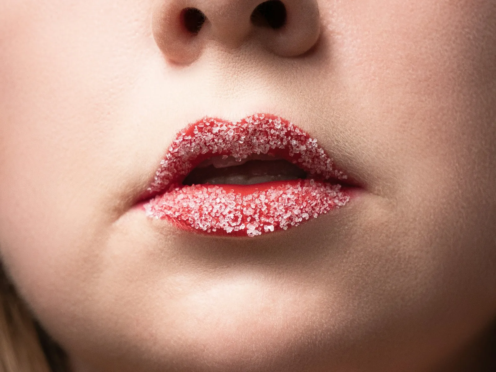 Vaseline Lip Therapy untuk Bibir Hitam (credit:unsplash.com/id/@fedictm)