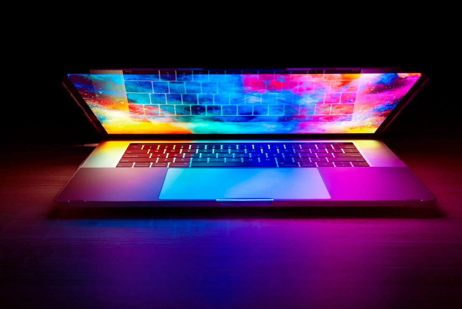 Potret layar laptop menyala(credit: Unsplash)