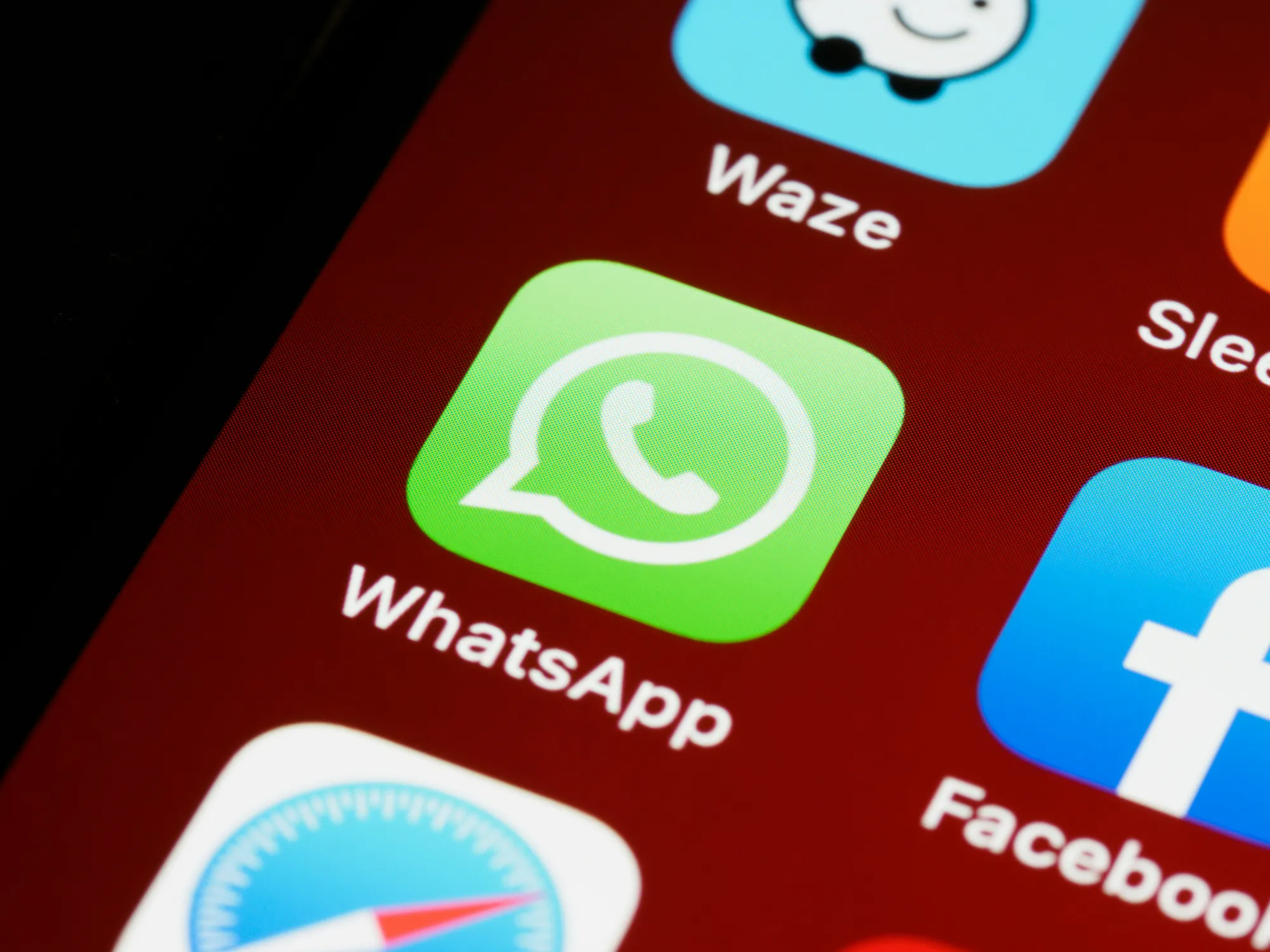 Mengapa Perlu Menghapus Coretan di Foto WhatsApp? (c) Ilustrasi by unsplash