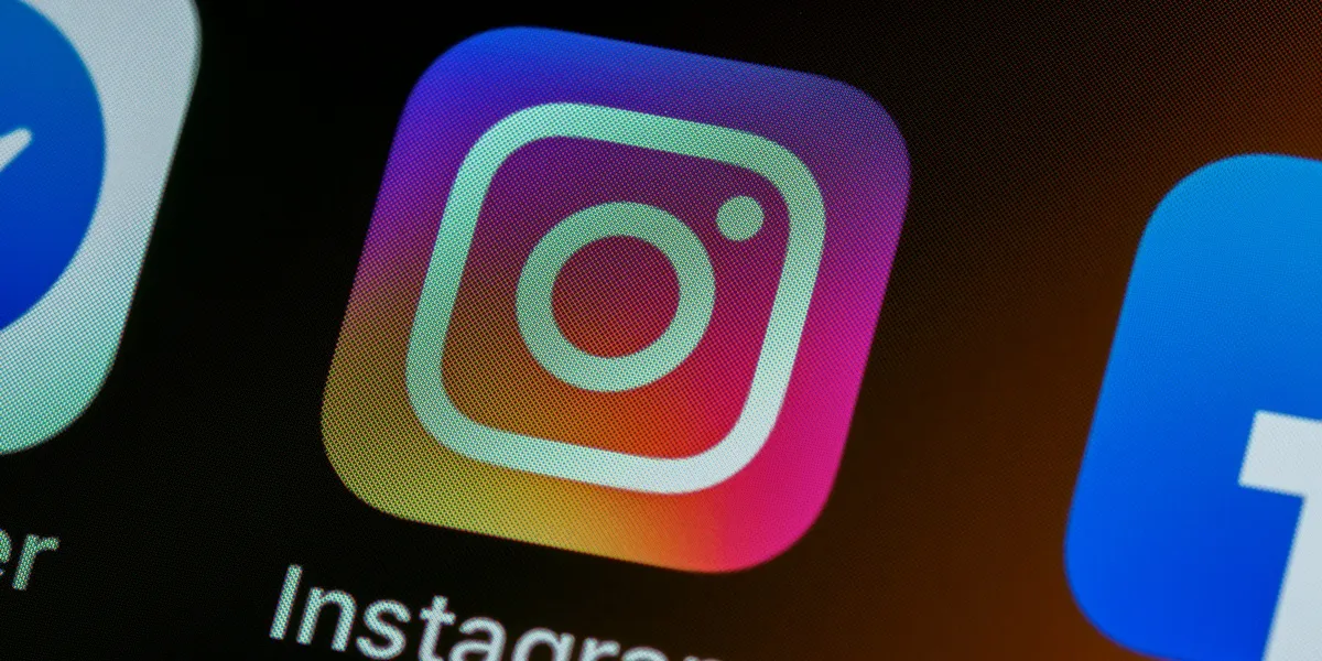 Perbedaan Pengelolaan Riwayat Telepon di Instagram vs Platform Lain (credit:unsplash.com/id/@brett_jordan)