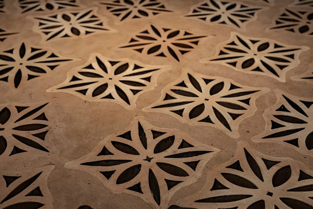 Standar Isi Keramik Per Dus Berdasarkan Ukuran (credit:unsplash.com/id/@declansun)