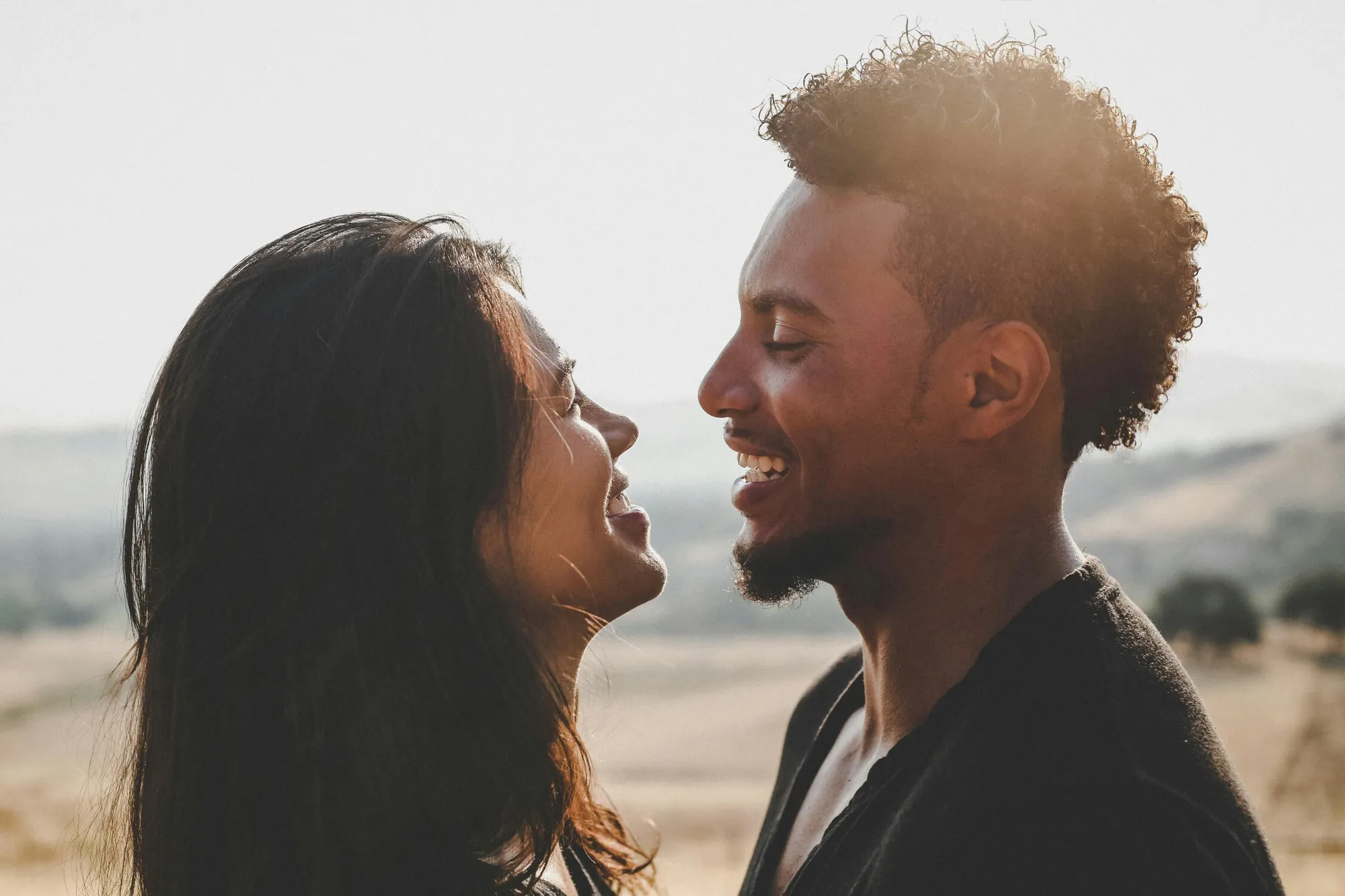 pasangan bahagia/image by unsplash
