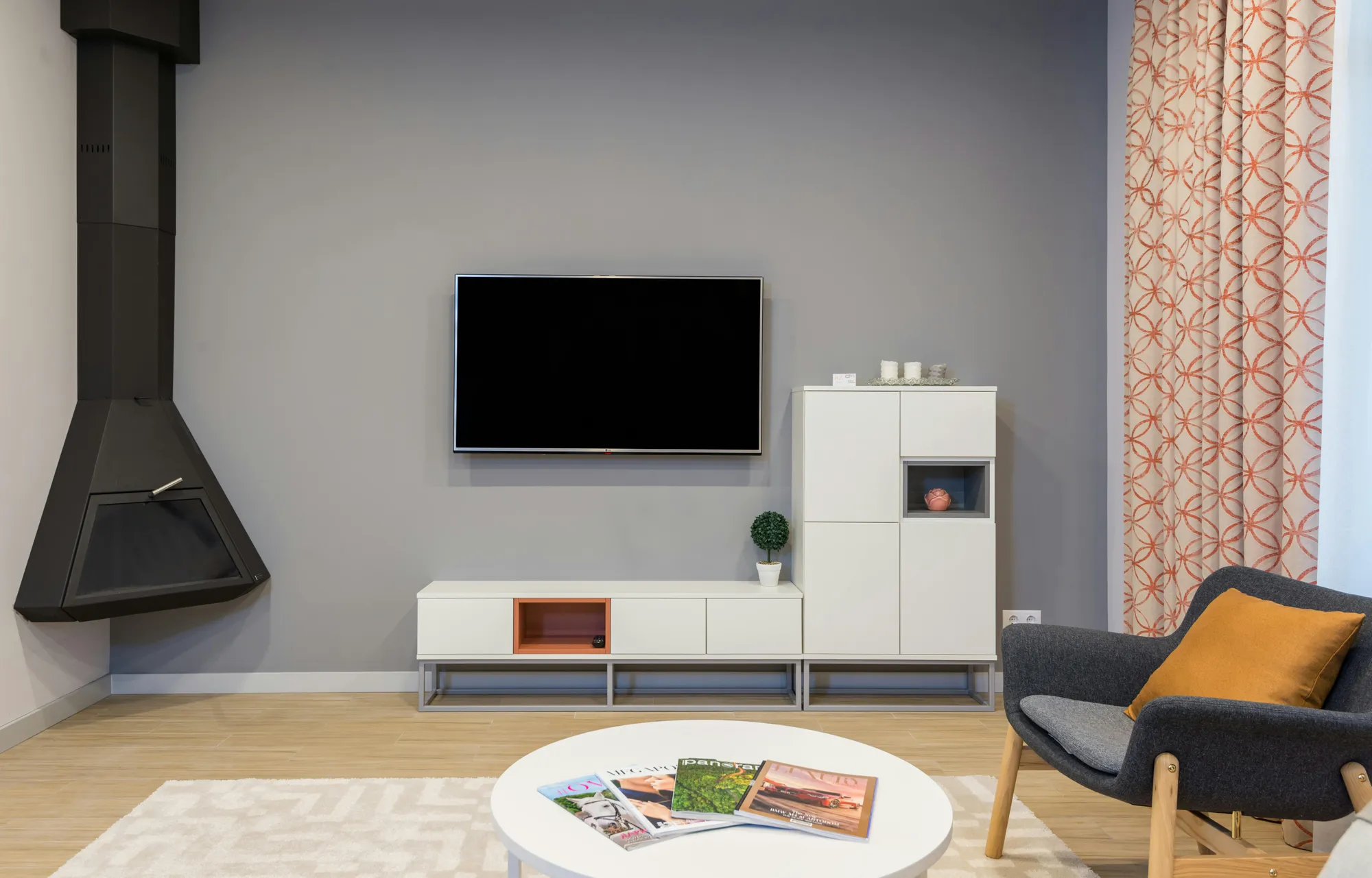 Menyambungkan Spotify ke Smart TV (c) Ilustrasi Pexels/Max Vakhtbovycn