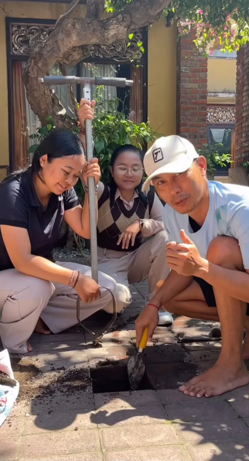 Persiapan Alat dan Tahapan Pembuatan Biopori (credit: instagram/gedesuardana1979)