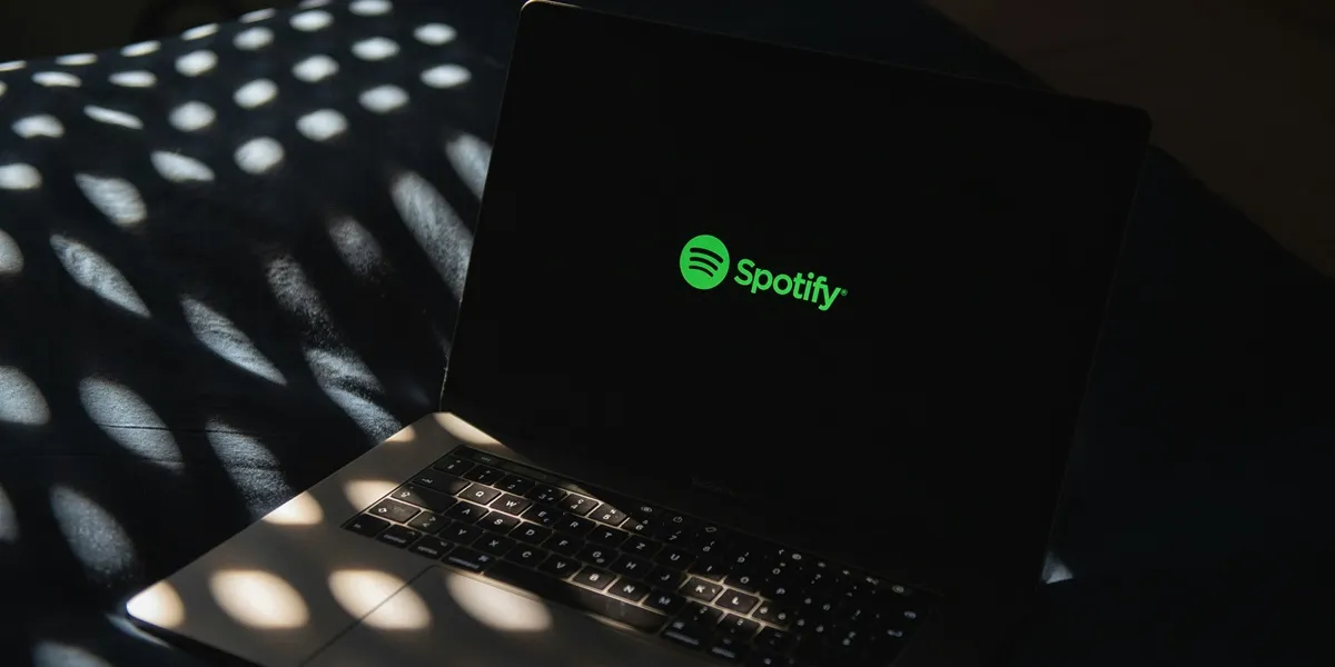 Metode Pembayaran Spotify Premium (credit:unsplash.com/id/@thibaultpenin)