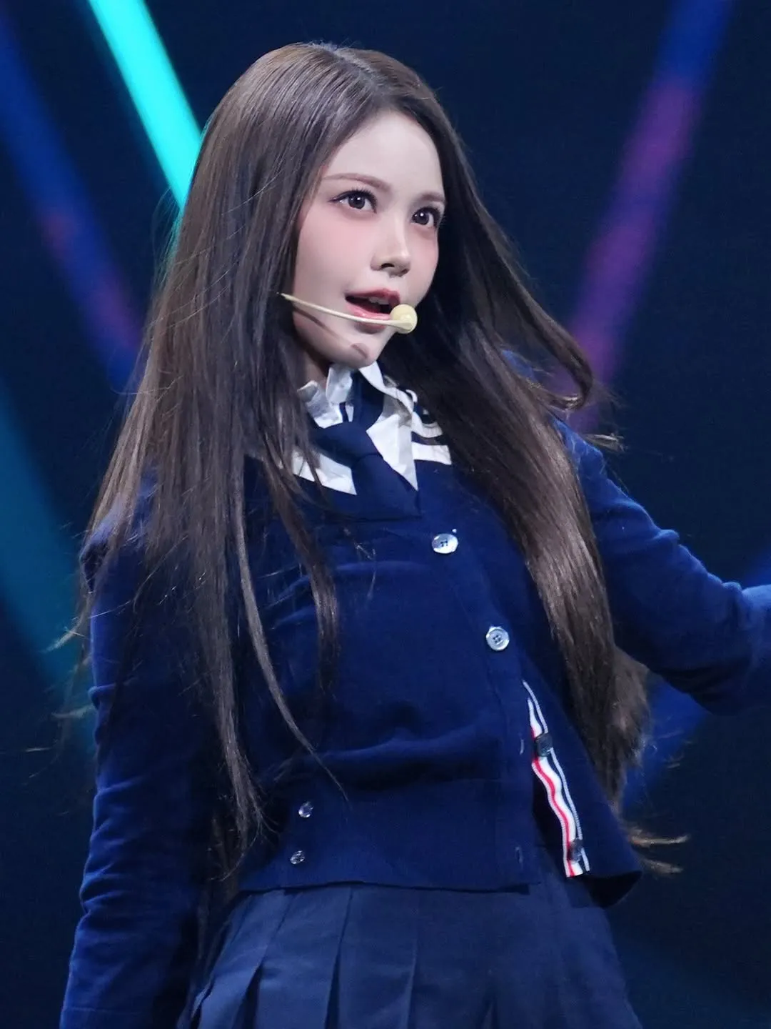 Carmen H2H tampil dan menang di mama awards/cr: Instagram @carmenita_h2h