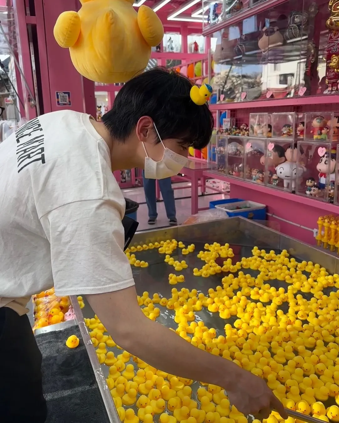 Cha Eun Woo mancing bebek Â© instagram.com/eunwo.o_c