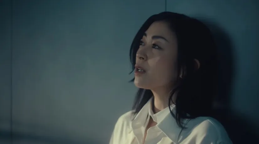 Potret Hikaru Utada di video klip lagu Home (credit: Youtube.com/Charlie Puth)