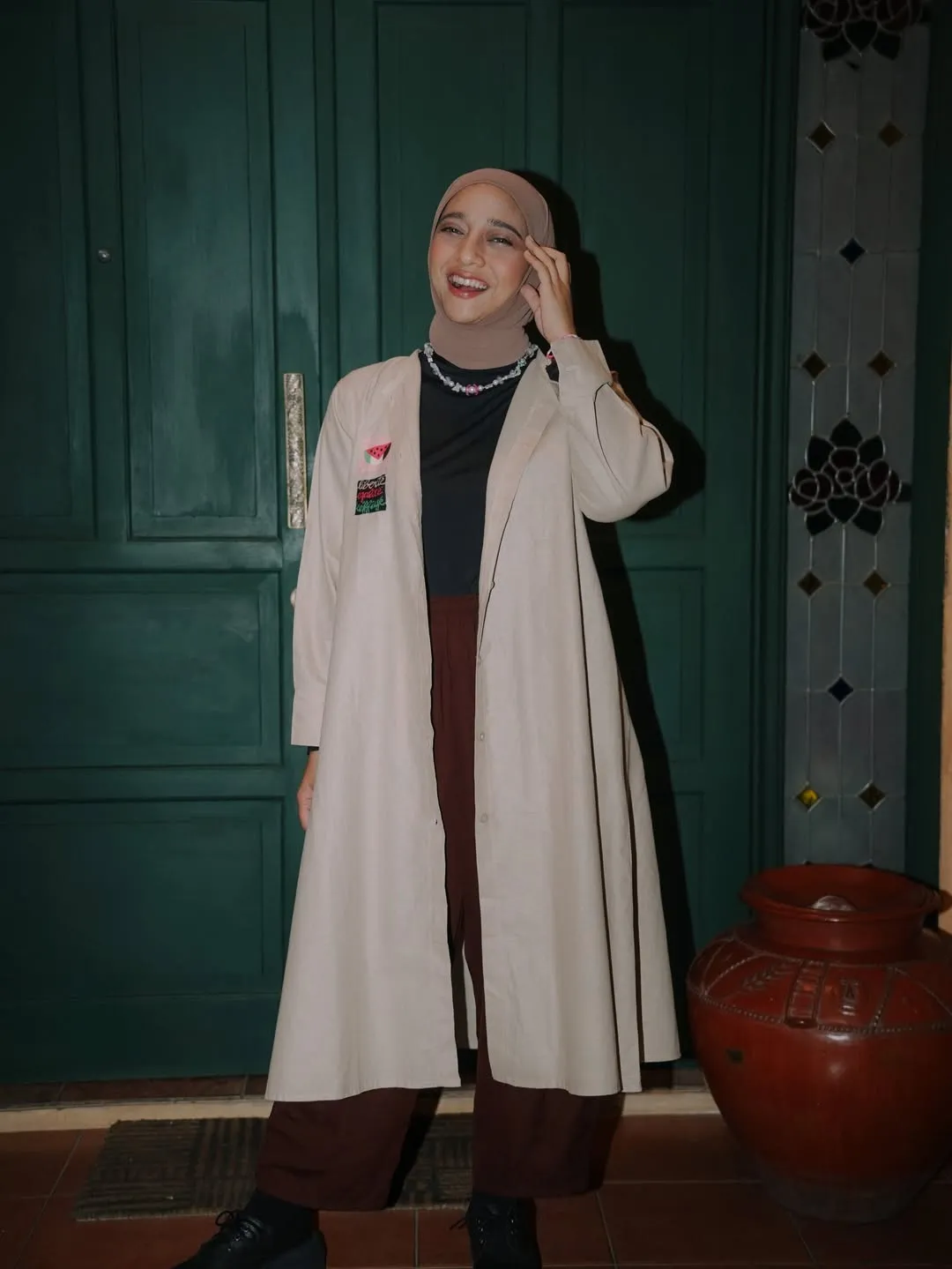 Chiki Fawzi Pakai Tunik Cream (credit: instagram.com/chikifawzi)