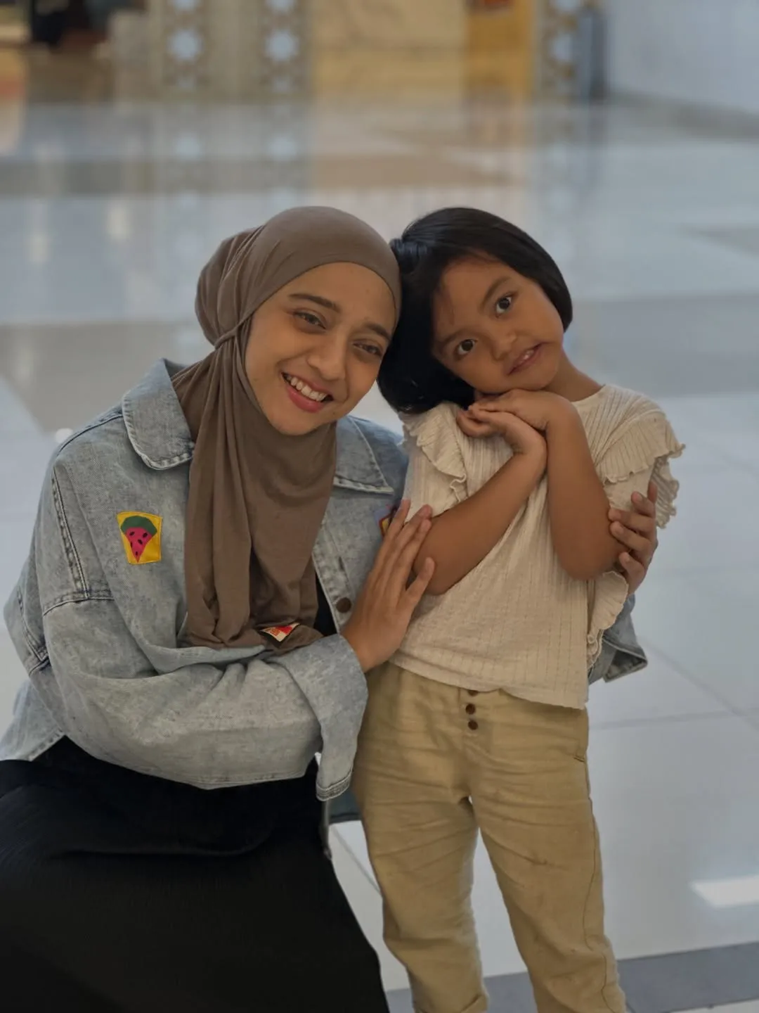 Chiki Fawzi Bersama Anak Kecil © instagram.com/chikifawzi