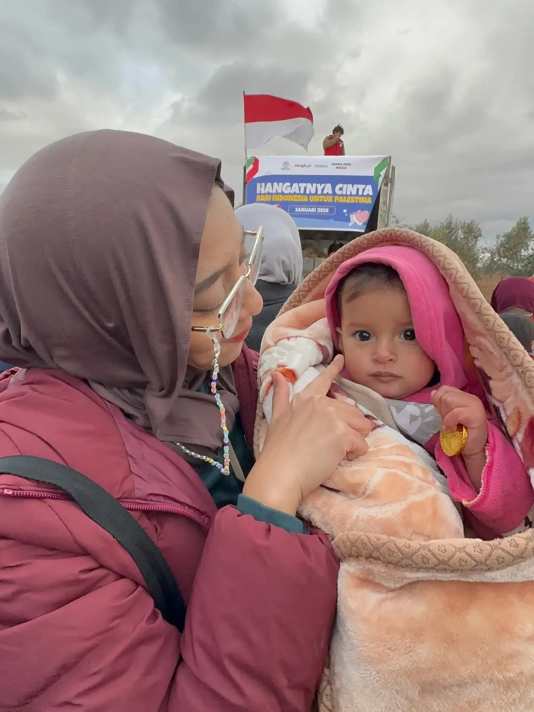 Chiki Fawzi Momong Anak Kecil © instagram.com/chikifawzi