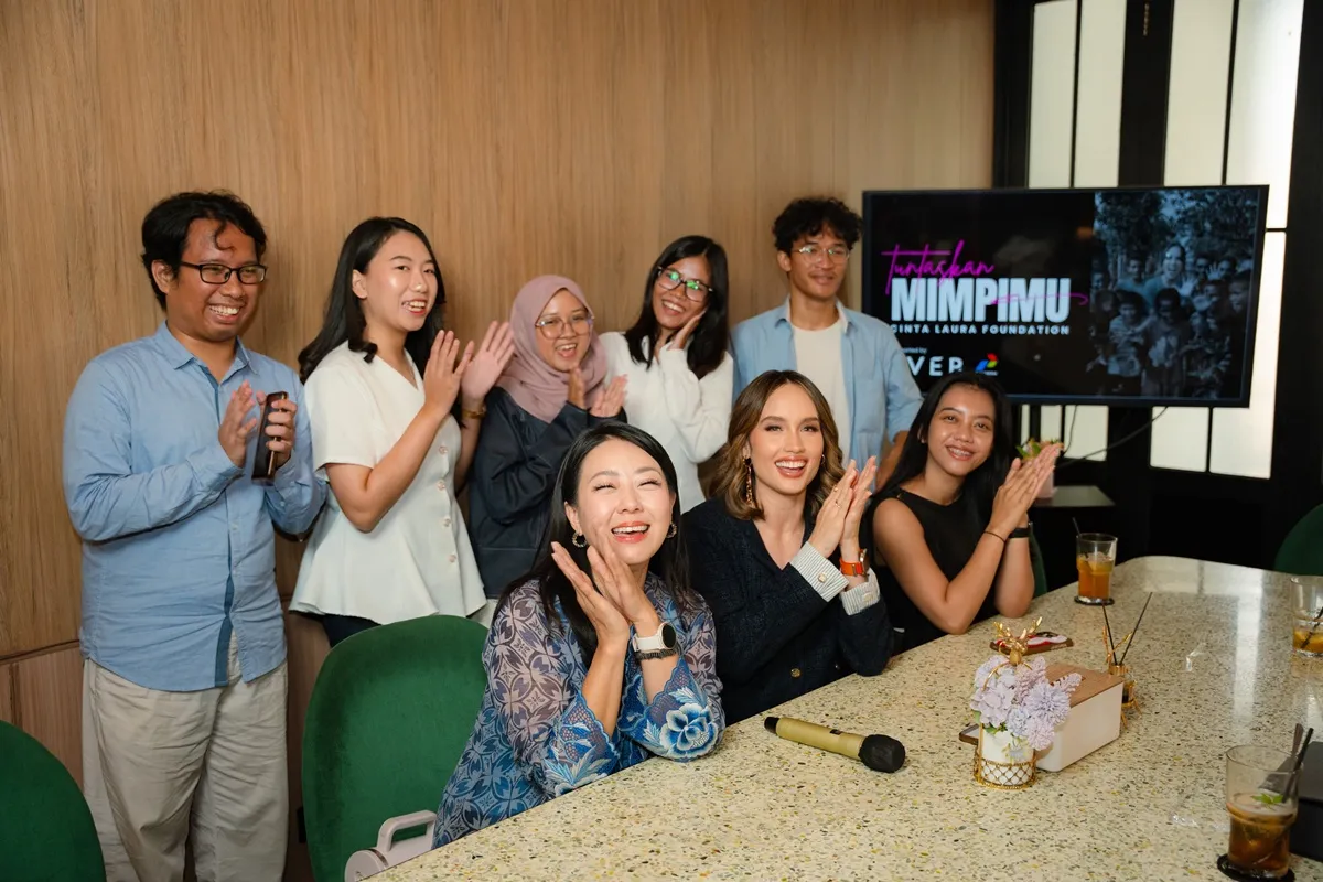 Cinta bagikan beasiswa Tuntaskan Mimpimu/Cinta Laura Foundation