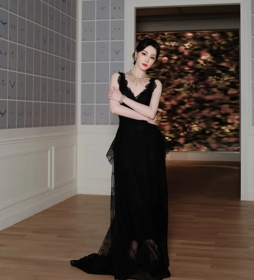 Potret elegan Dilraba Dilmurat (instagram.com/dilraba_dilmurat_fan)