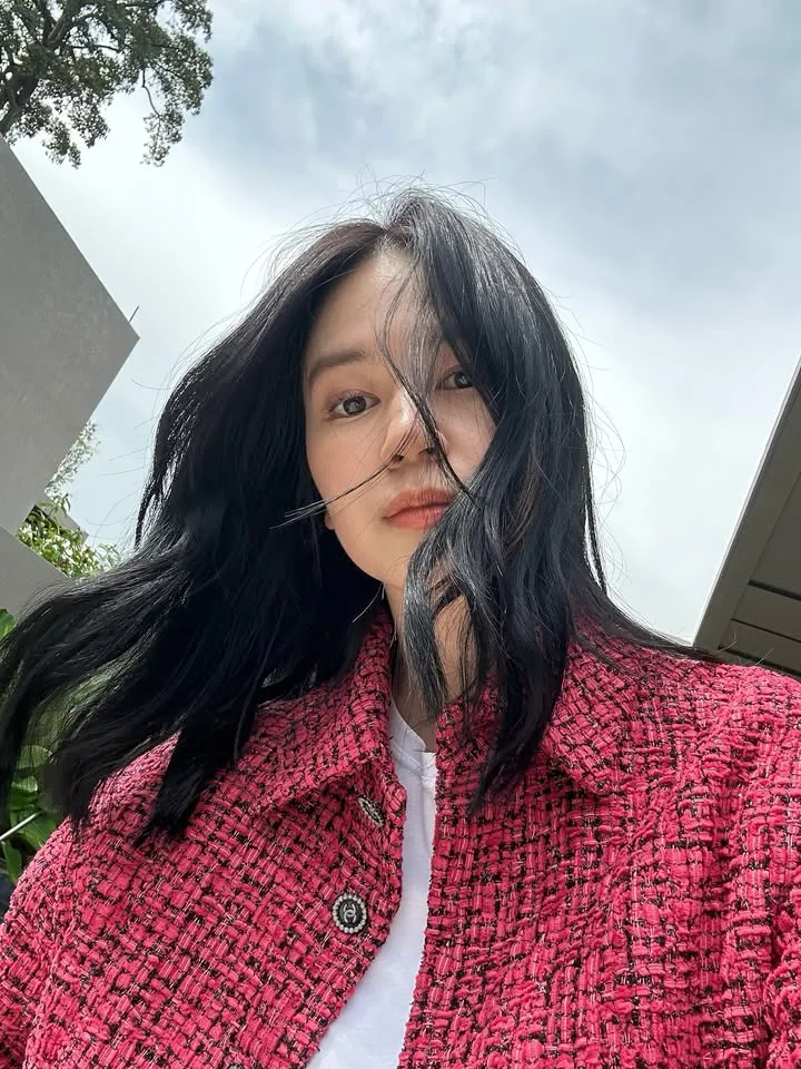  Instagram.com/laurabas/)