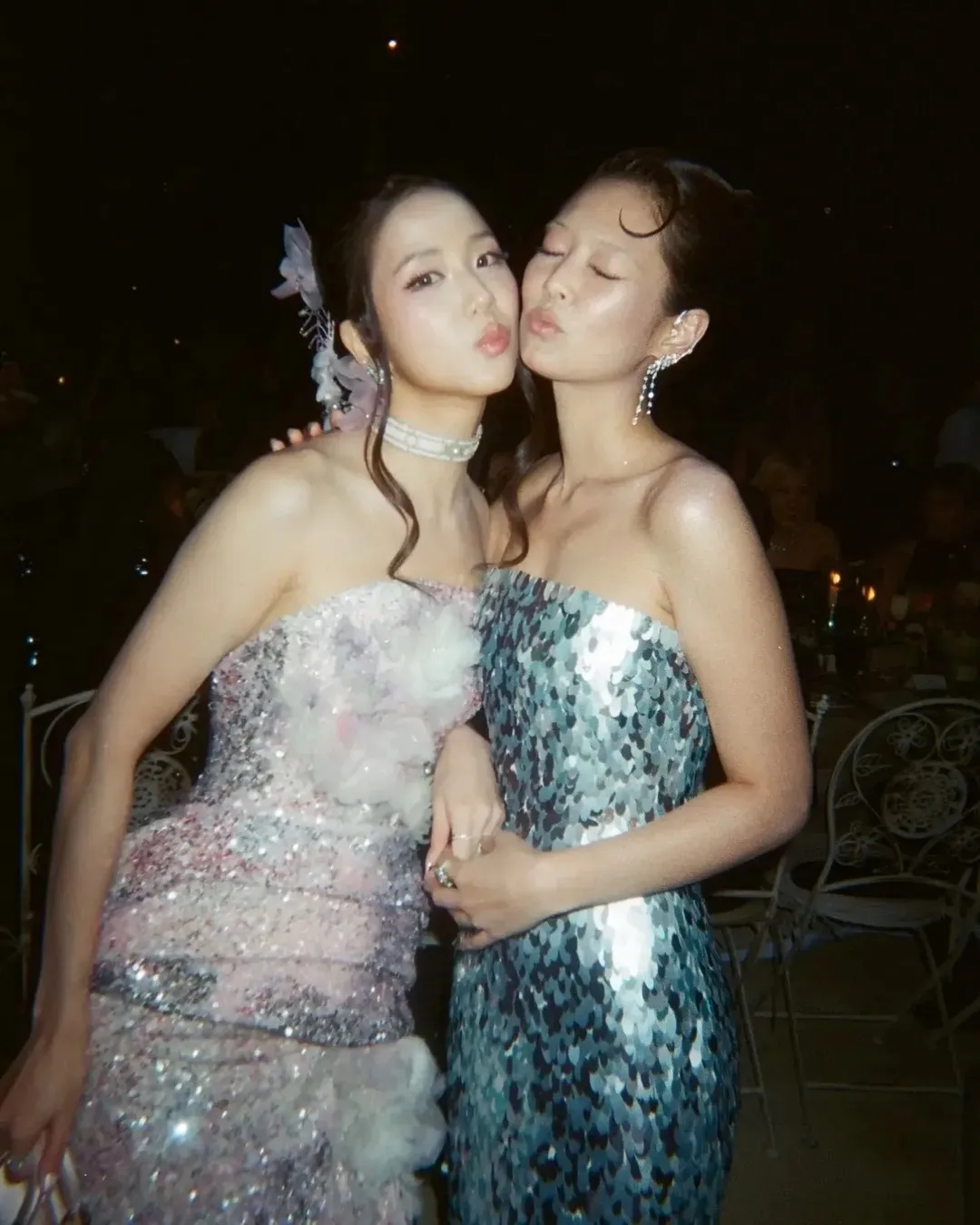 Pose Jisoo dan Jennie BLACKPINK (credit: Instagram.com/jennierubyjane/)