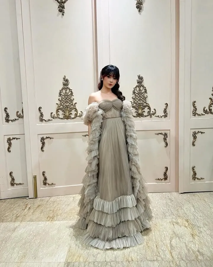 Dara The Virgin pakai dress © instagram.com/darathevirgin