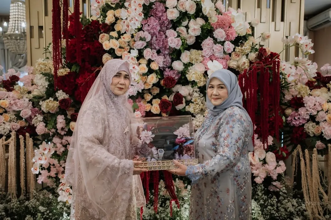 Ibunda Dea menerima lamaran dari ibunda Mazaki © instagram.com/deaaannisa
