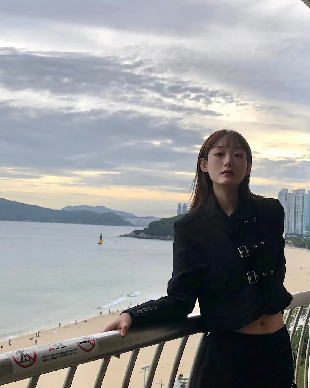 Lee Yoo Mi/cr: Instagram @leeyoum262