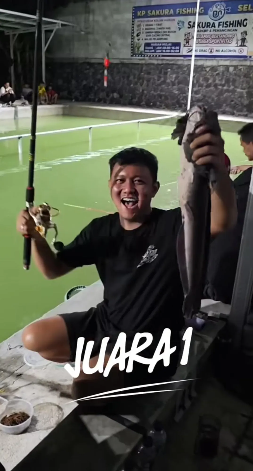Detik-Detik Denny Caknan Dapat Ikan Besar (credit: instagram/denny_caknan)