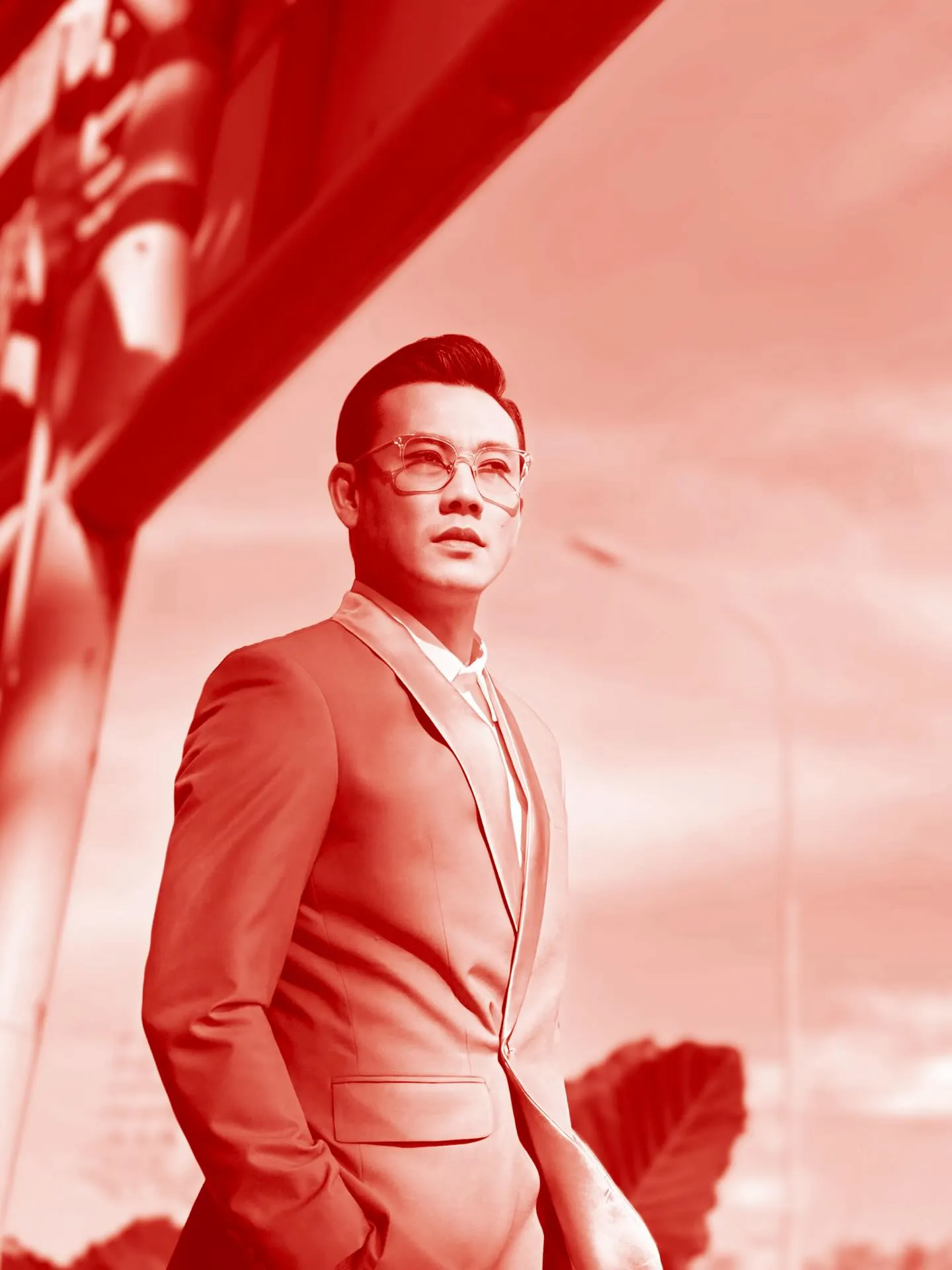 Caption: Denny Sumargo foto rapi dengan jas - Credit: instagram.com/sumargodenny