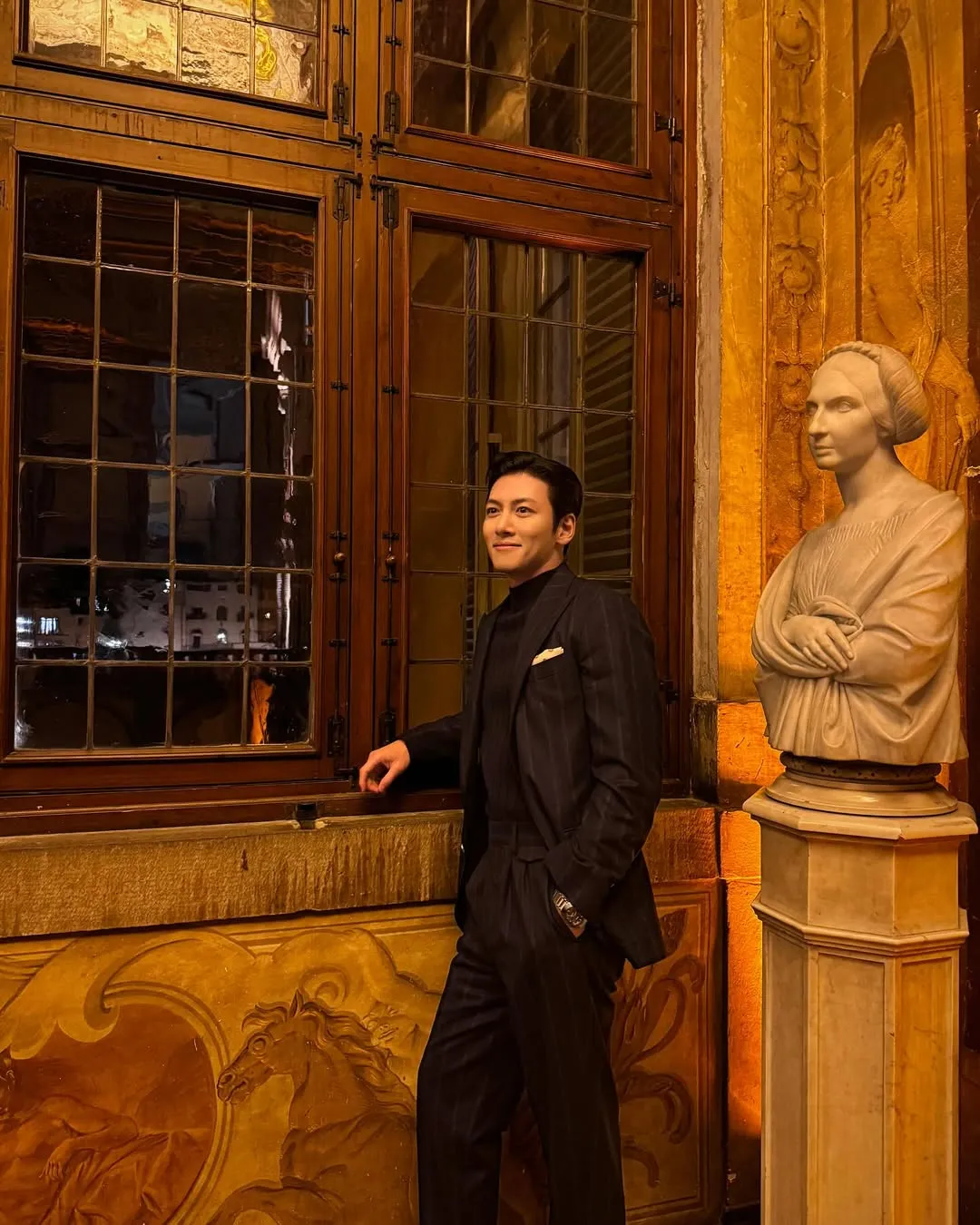 aktor Korea ganteng dengan suara emas/credit: Instagram @jichangwook