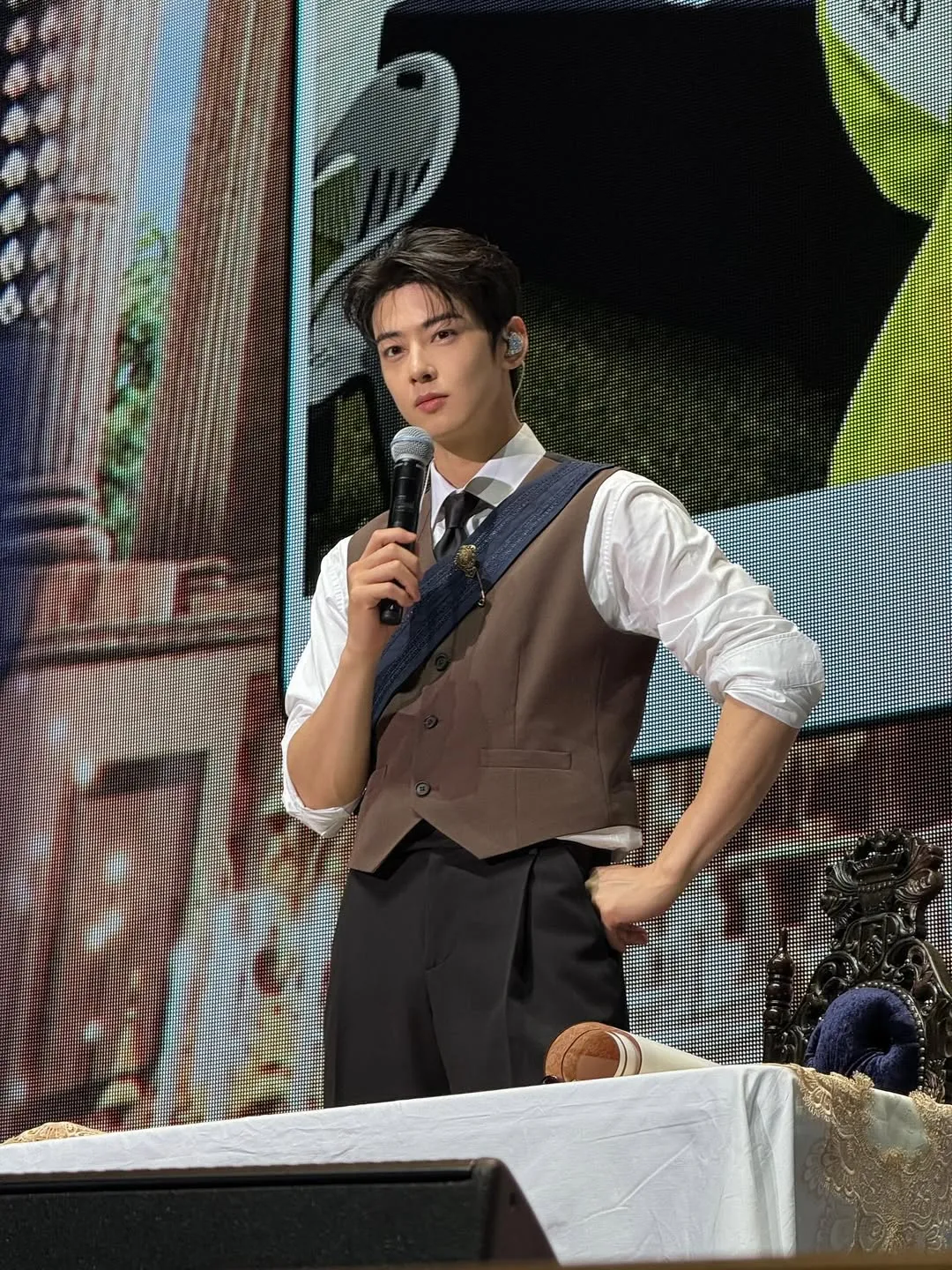 Aktor Korea yang gantengnya maksimal dan suaranya bikin luluh (credit:instagram.com/eunwo.o_c)