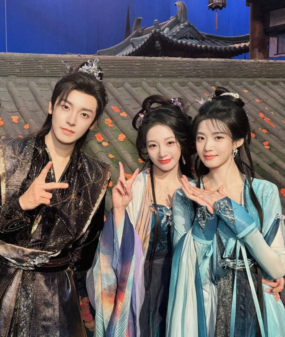 Love in the Clouds - copyright: weibo.com