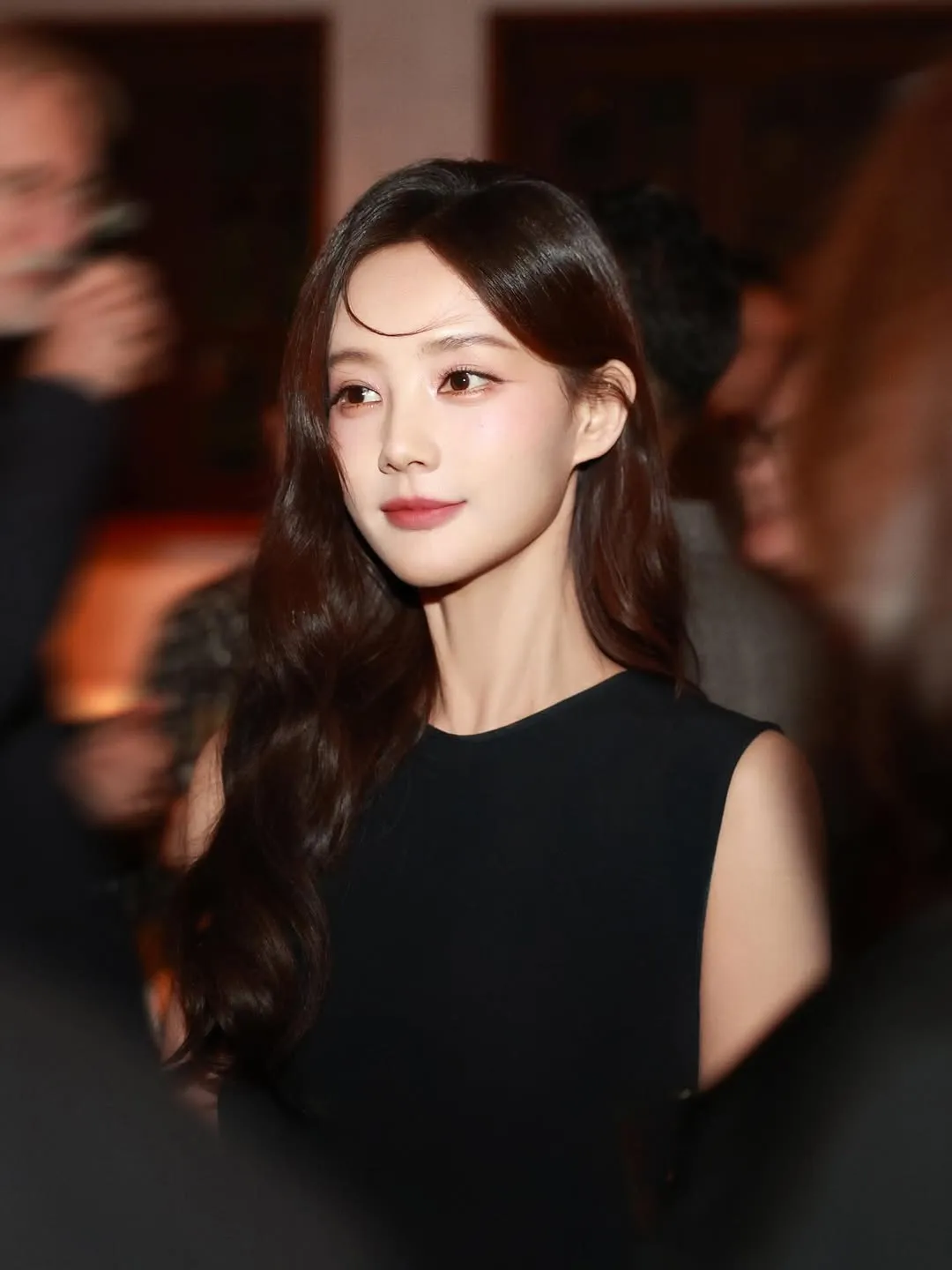Potret Li Yitong dengan Gaun Hitam (instagram.com/yitong906.li)