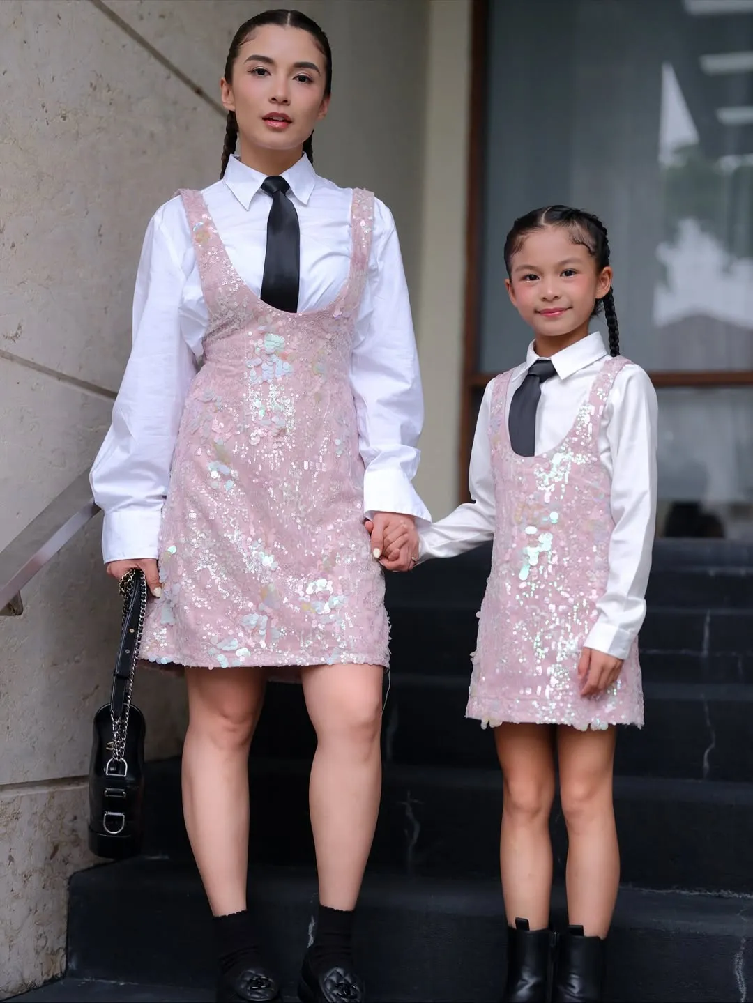 Deretan Artis Wanita Ini Ajak Anak Nonton Konser Blackpink (credit: instagram/chelseaoliviaa)