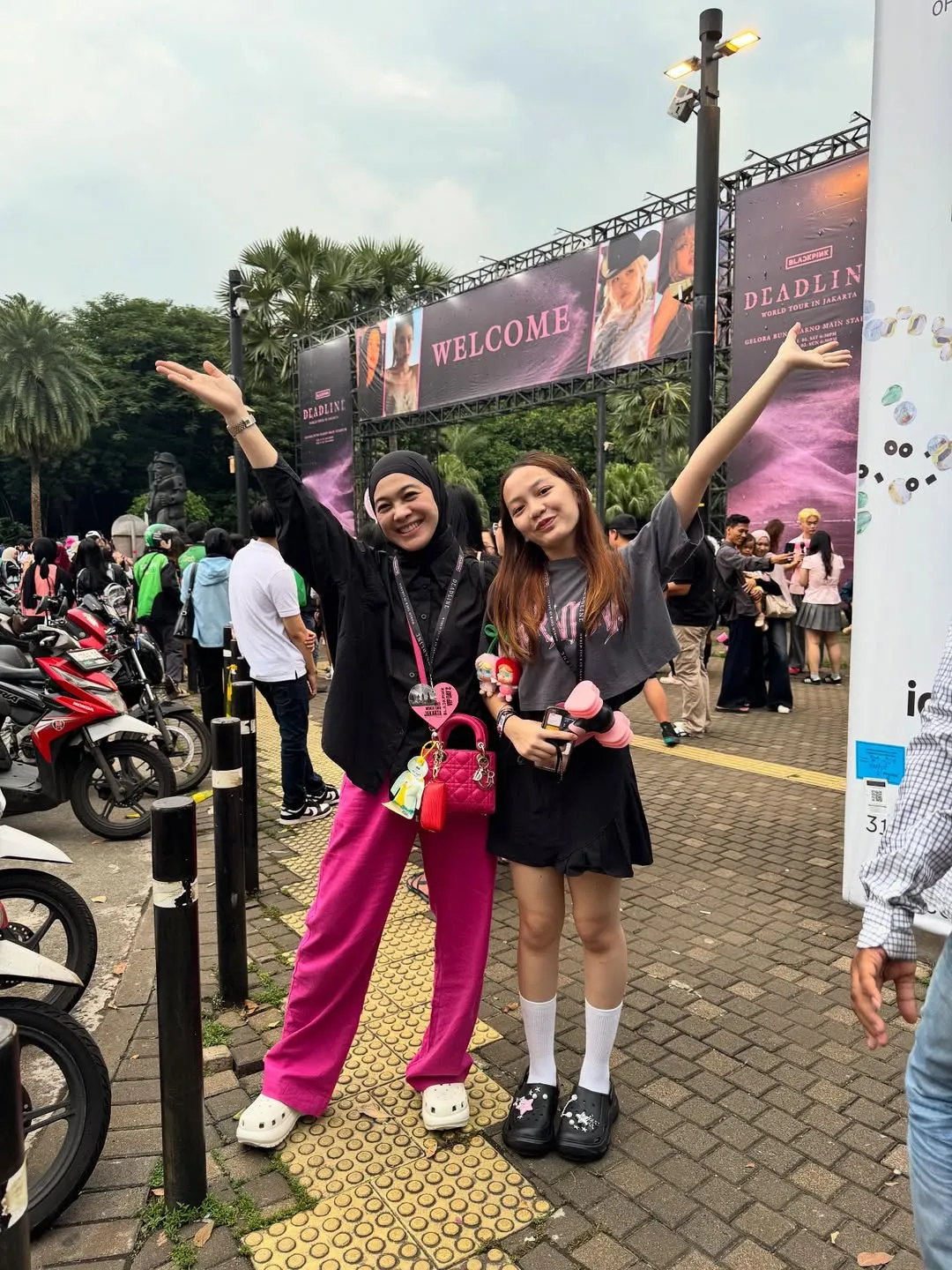 Deretan Artis Wanita Ini Ajak Anak Nonton Konser Blackpink (credit: instagram/dianayulestari)