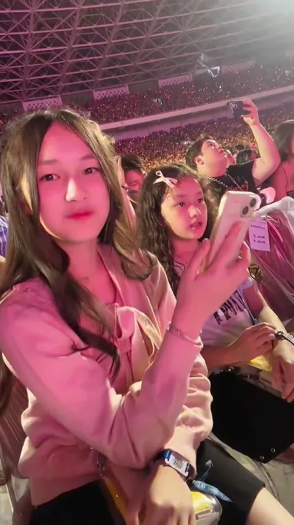 Deretan Artis Wanita Ini Ajak Anak Nonton Konser Blackpink (credit: instagram/ussypratama)