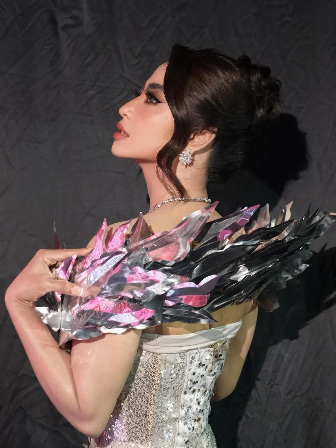 Dewi Perssik Pamer Punggung © instagram.com/dewiperssik9