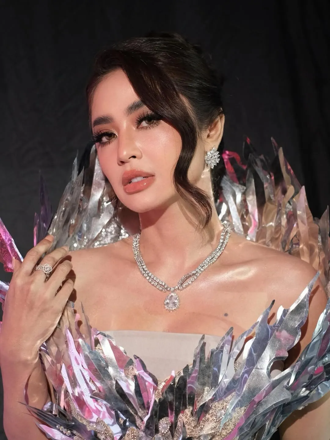 Detail Makeup Dewi Perssik © instagram.com/dewiperssik9