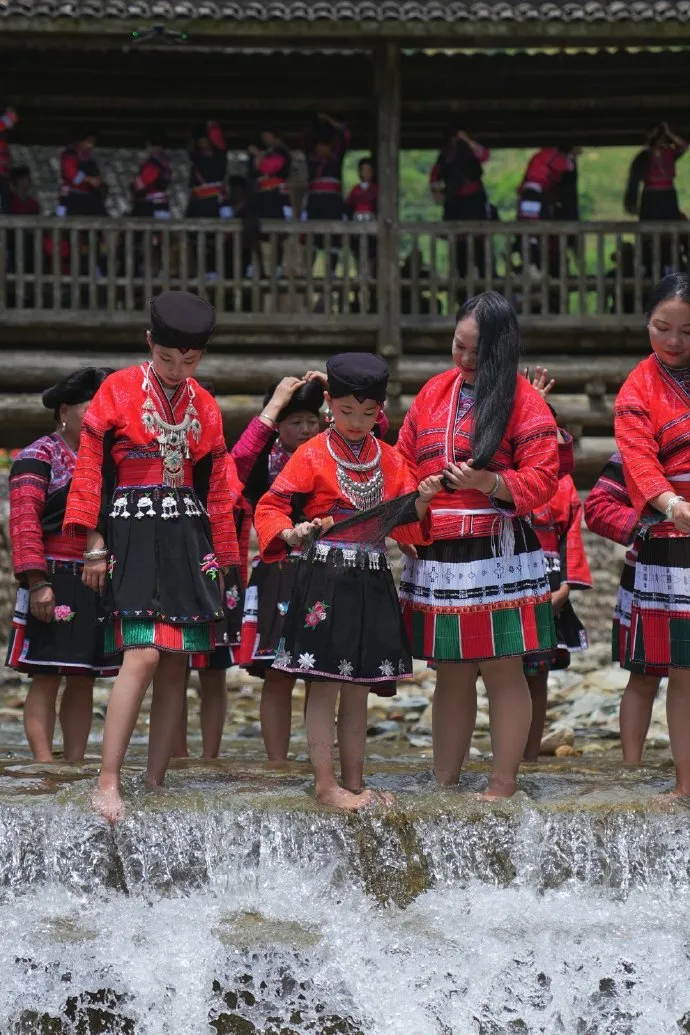 Desa Huangluo Yao - copyright: weibo.com